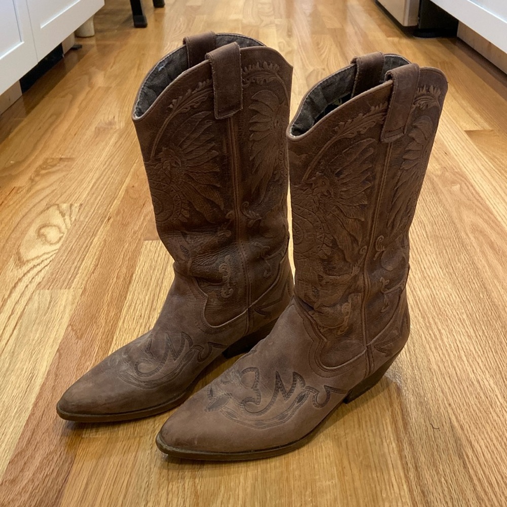 Leather cowgirl boots. EU size 9 US size 8